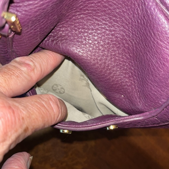 Tory Burch  purple leather shoulder bag  satchel 2 exterior pockets  Goldtone HW - Picture 10 of 17